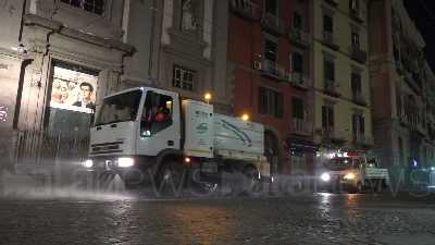 Scene from Coronavirus, task force notturna a Napoli per igienizzare le strade