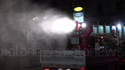 Scene from Coronavirus, task force notturna a Napoli per igienizzare le strade