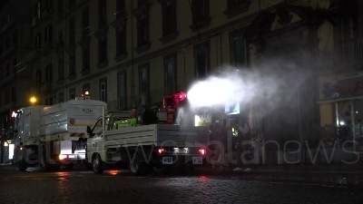 Scene from Coronavirus, task force notturna a Napoli per igienizzare le strade