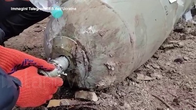 Scene from Ucraina, protezione civile al lavoro per disinnescare gli ordigni