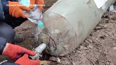 Scene from Ucraina, protezione civile al lavoro per disinnescare gli ordigni