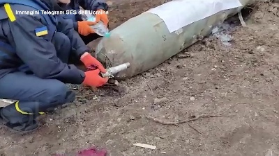 Scene from Ucraina, protezione civile al lavoro per disinnescare gli ordigni