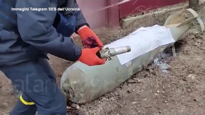 Scene from Ucraina, protezione civile al lavoro per disinnescare gli ordigni
