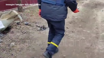 Scene from Ucraina, protezione civile al lavoro per disinnescare gli ordigni