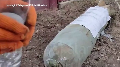 Scene from Ucraina, protezione civile al lavoro per disinnescare gli ordigni