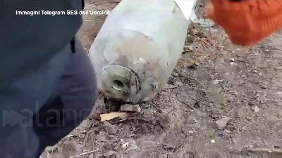 Scene from Ucraina, protezione civile al lavoro per disinnescare gli ordigni