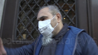 Scene from "Te lo giuro, ci rivedremo a scuola", dopo l'occupazione l'abbraccio di una ragazza al custode