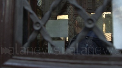 Scene from "Te lo giuro, ci rivedremo a scuola", dopo l'occupazione l'abbraccio di una ragazza al custode
