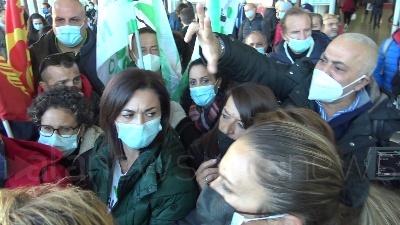 Scene from Whirlpool, corteo dei lavoratori da Roma Termini al Mise