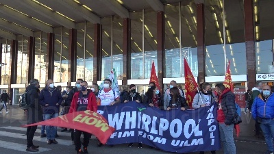 Scene from Whirlpool, corteo dei lavoratori da Roma Termini al Mise