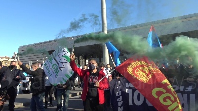 Scene from Whirlpool, corteo dei lavoratori da Roma Termini al Mise