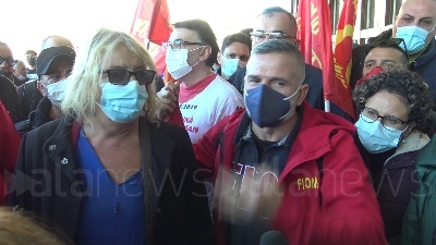 Scene from Whirlpool, corteo dei lavoratori da Roma Termini al Mise