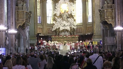 Scene from Napoli, si ripete il miracolo di San Gennaro: il sangue si è sciolto