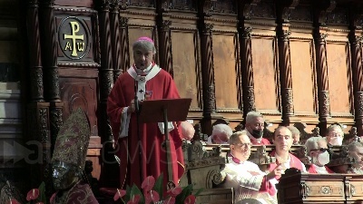 Scene from Napoli, si ripete il miracolo di San Gennaro: il sangue si è sciolto