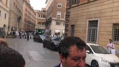 Scene from Draghi in visita al carcere degli abusi, Salvini: "Si migliori la vita di detenuti e agenti"