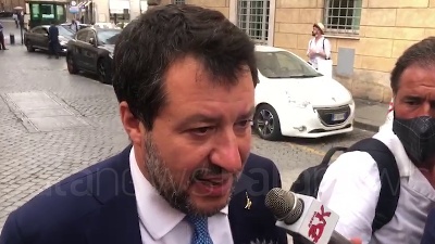 Scene from Draghi in visita al carcere degli abusi, Salvini: "Si migliori la vita di detenuti e agenti"