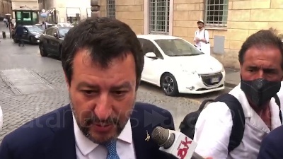Scene from Draghi in visita al carcere degli abusi, Salvini: "Si migliori la vita di detenuti e agenti"