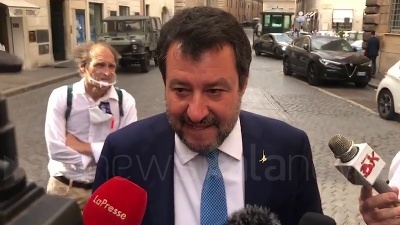 Scene from Draghi in visita al carcere degli abusi, Salvini: "Si migliori la vita di detenuti e agenti"
