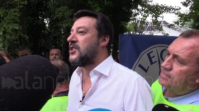 Scene from Migranti, Salvini: "Referendum se smontano decreto sicurezza"