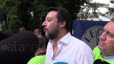 Scene from Migranti, Salvini: "Referendum se smontano decreto sicurezza"