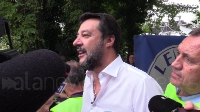 Scene from Migranti, Salvini: "Referendum se smontano decreto sicurezza"