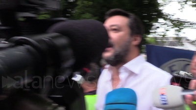 Scene from Migranti, Salvini: "Referendum se smontano decreto sicurezza"