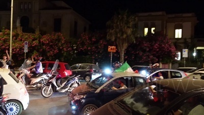 Scene from Europei, festeggiamenti a Palermo per l'Italia in finale