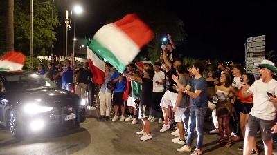 Scene from Europei, festeggiamenti a Palermo per l'Italia in finale
