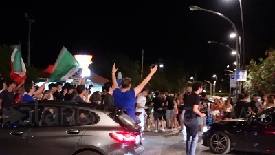 Scene from Europei, festeggiamenti a Palermo per l'Italia in finale