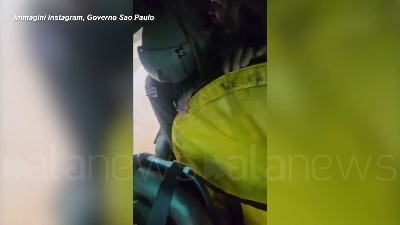 Scene from Tempesta in Brasile, vittime dell'inondazione evacuate con l'elicottero