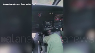 Scene from Tempesta in Brasile, vittime dell'inondazione evacuate con l'elicottero