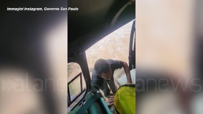 Scene from Tempesta in Brasile, vittime dell'inondazione evacuate con l'elicottero
