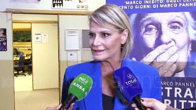 Scene from Marco Pannella, Presentazione del documentario di Simona Ventura al Parlamento europeo
