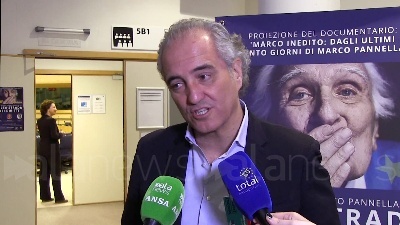 Scene from Marco Pannella, Presentazione del documentario di Simona Ventura al Parlamento europeo