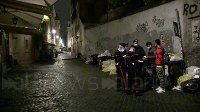 Scene from Coprifuoco, controlli nelle strade e autocertificazioni alla mano