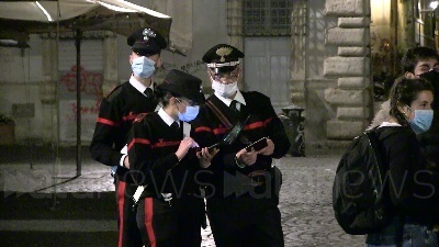 Scene from Coprifuoco, controlli nelle strade e autocertificazioni alla mano