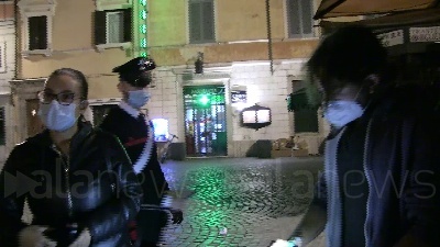 Scene from Coprifuoco, controlli nelle strade e autocertificazioni alla mano