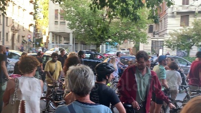 Scene from Milano, ciclisti manifestano: "Più sicurezza per chi sceglie la mobilità sostenibile"