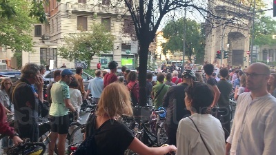 Scene from Milano, ciclisti manifestano: "Più sicurezza per chi sceglie la mobilità sostenibile"