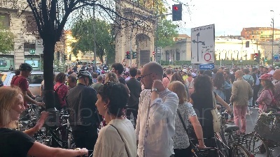Scene from Milano, ciclisti manifestano: "Più sicurezza per chi sceglie la mobilità sostenibile"