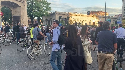Scene from Milano, ciclisti manifestano: "Più sicurezza per chi sceglie la mobilità sostenibile"