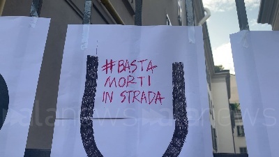 Scene from Milano, ciclisti manifestano: "Più sicurezza per chi sceglie la mobilità sostenibile"