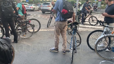 Scene from Milano, ciclisti manifestano: "Più sicurezza per chi sceglie la mobilità sostenibile"