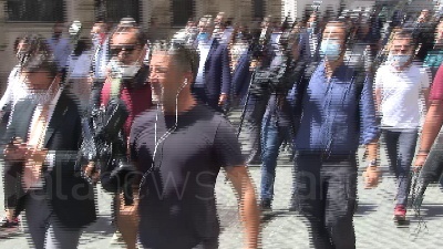 Scene from Scuola, il flash mob dei docenti precari "ruba" la piazza a Salvini