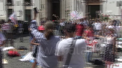 Scene from Scuola, il flash mob dei docenti precari "ruba" la piazza a Salvini