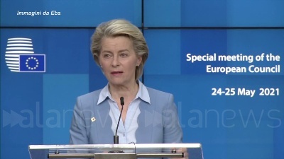 Scene from Covid, Von der Leyen: "Su buona strada verso obiettivo 70% vaccinati entro luglio"