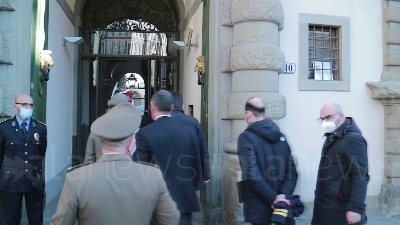 Scene from Firenze, il commissario straordinario per l'emergenza Covid visita il Meyer