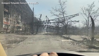 Scene from Ucraina, edifici distrutti e strade deserte: Mariupol a un mese dall'invasione russa