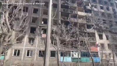 Scene from Ucraina, edifici distrutti e strade deserte: Mariupol a un mese dall'invasione russa