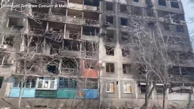 Scene from Ucraina, edifici distrutti e strade deserte: Mariupol a un mese dall'invasione russa